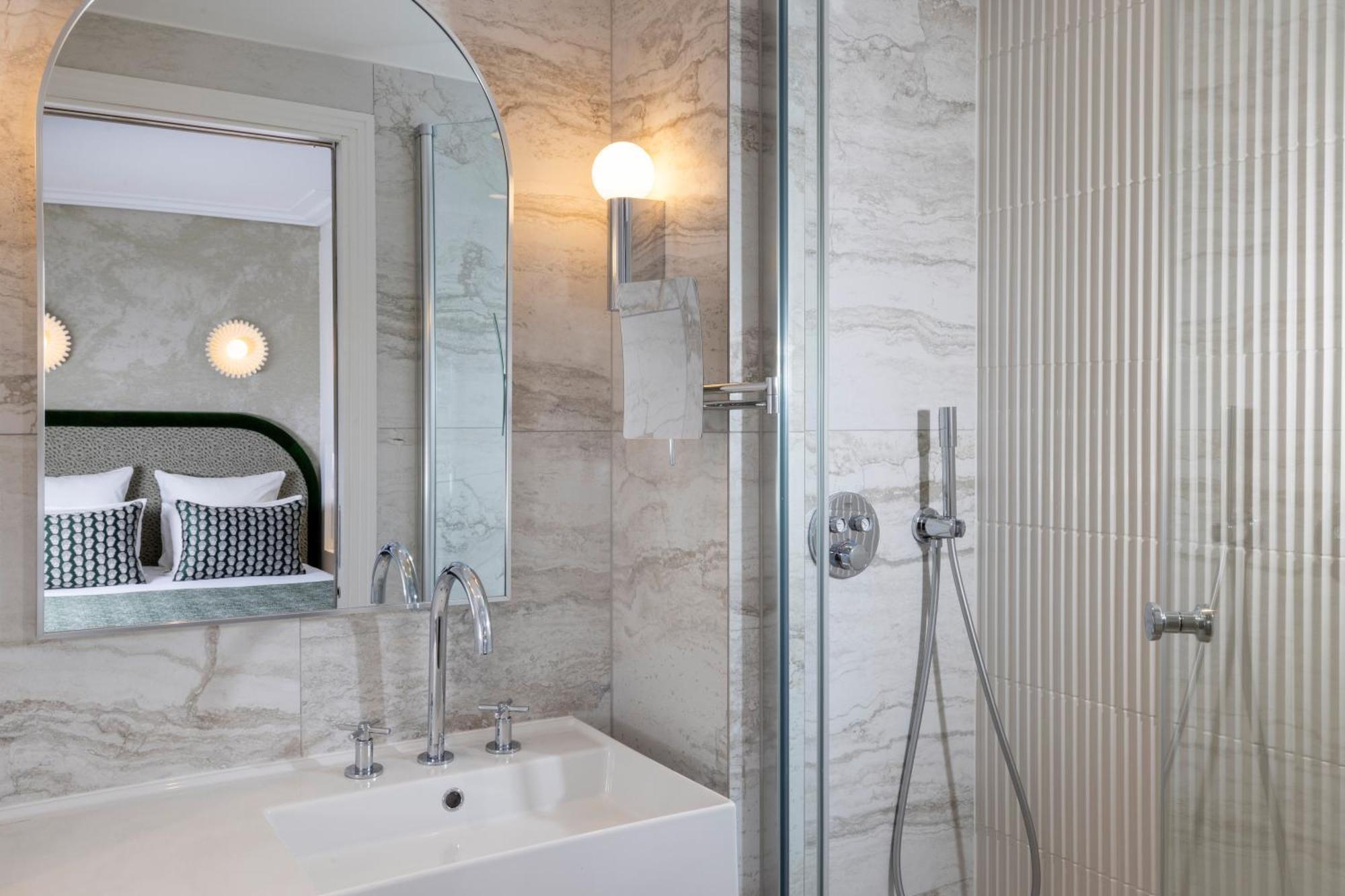 Hotel Des Carmes Paris